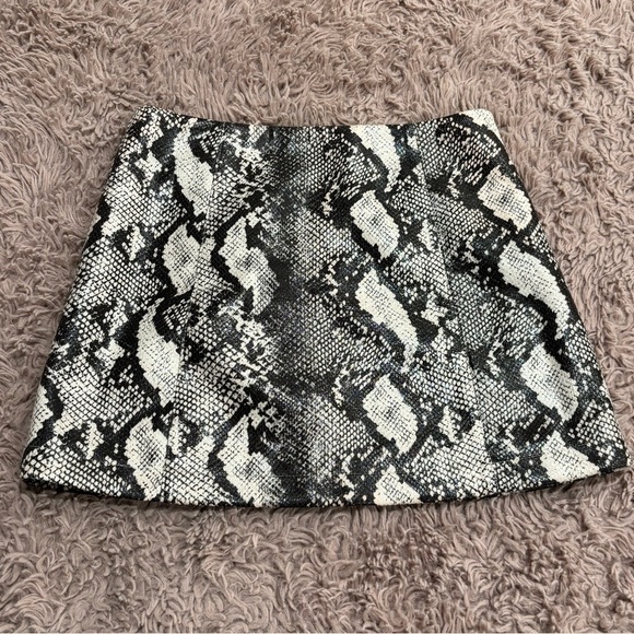 Urban Outfitters Women Faux Snake Print Mini Skirt - Picture 5 of 10